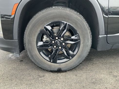 Used 2023 Chevrolet Traverse LT image 18