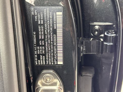 Certified 2026 Porsche Macan AWD/4WD image 22