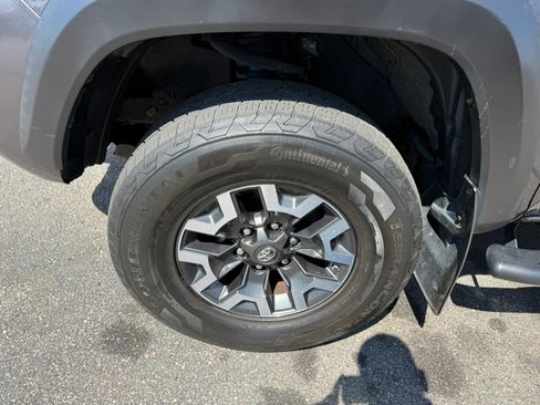 Used 2017 Toyota Tacoma TRD Off-Road w/ Tow Package (A/T) AWD/4WD image 4