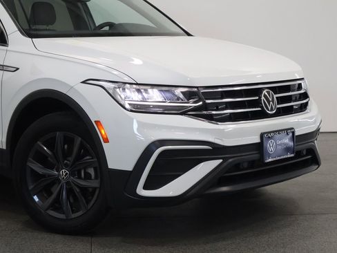 Used 2022 Volkswagen Tiguan SE w/ Panoramic Sunroof Package AWD/4WD image 3