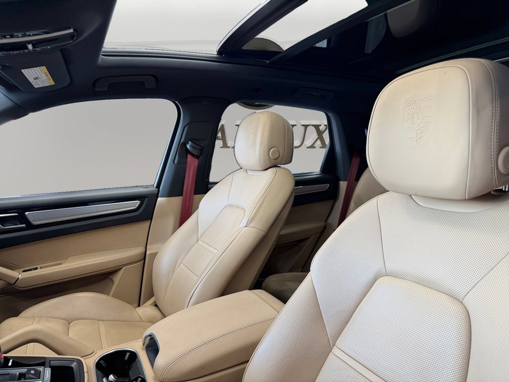 Used 2023 Porsche Cayenne Platinum Edition AWD/4WD image 9