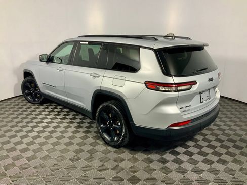 Used 2023 Jeep Grand Cherokee L Limited w/ Black Appearance Package AWD/4WD image 13
