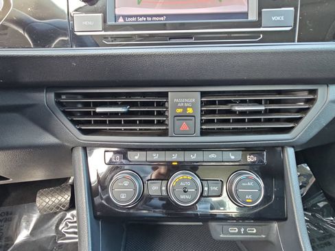 Used 2024 Volkswagen Jetta SE FWD image 22