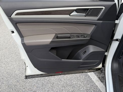 Used 2023 Volkswagen Atlas SE image 10