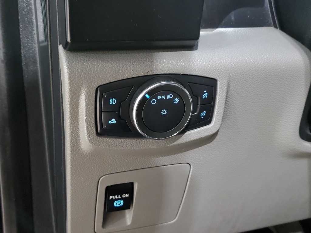 Used 2016 Ford F150 XL w/ Equipment Group 101A Mid AWD/4WD image 40