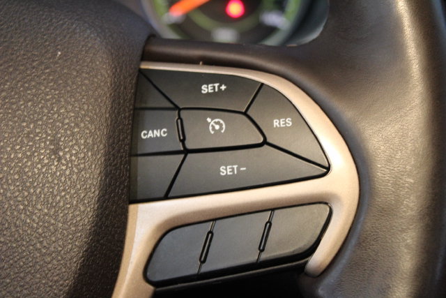 Used 2018 Jeep Cherokee Trailhawk AWD/4WD image 23