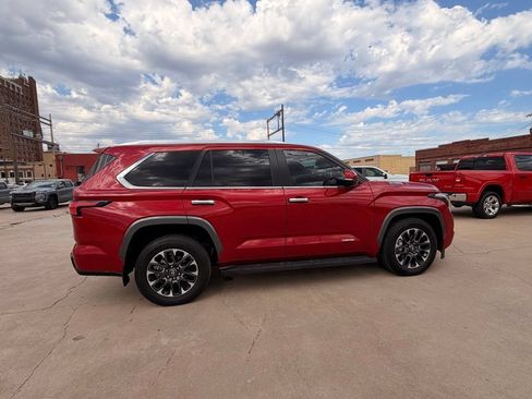 Used 2025 Toyota Sequoia Limited w/ Tow Technology Package AWD/4WD image 9