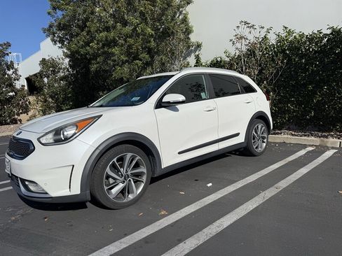 Used 2017 Kia Niro Touring w/ Advanced Technology Package image 3