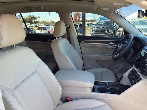 Certified 2023 Volkswagen Atlas SE w/ Panoramic Sunroof Package image 9