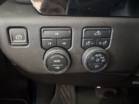 Used 2024 Chevrolet Silverado 2500 LT image 18