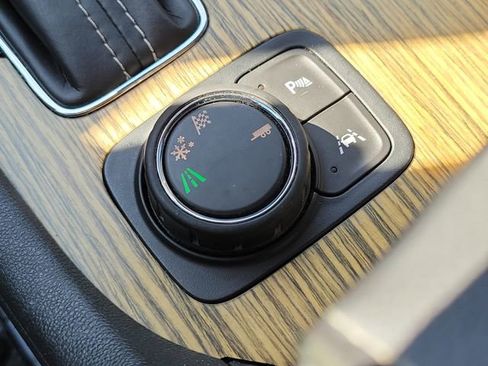 Used 2017 GMC Acadia Denali FWD image 25