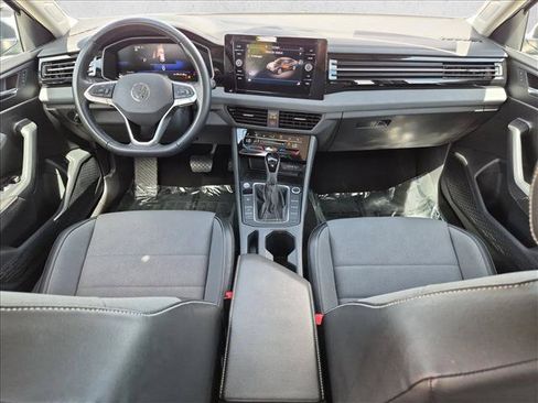Used 2025 Volkswagen Jetta SE FWD image 18