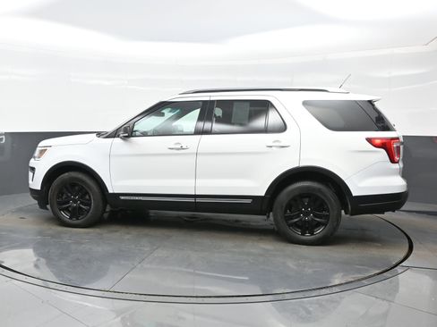 Used 2019 Ford Explorer XLT w/ Equipment Group 201A image 3
