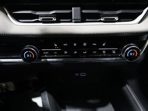 Used 2026 Chevrolet Equinox LT w/ Convenience Package II image 28