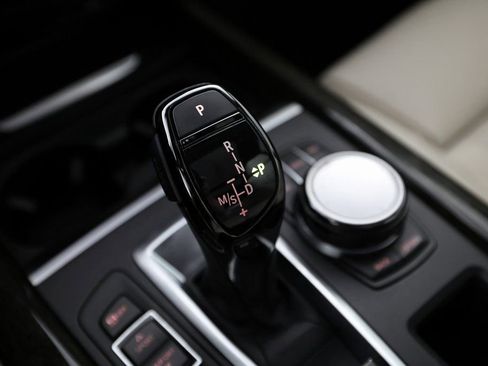 Used 2018 BMW X5 xDrive50i w/ M Sport Package image 25