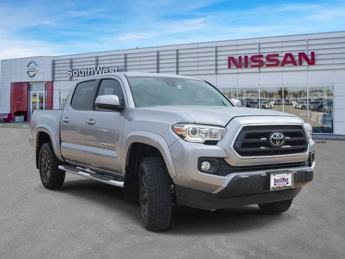 Used 2020 Toyota Tacoma SR5 RWD image 4