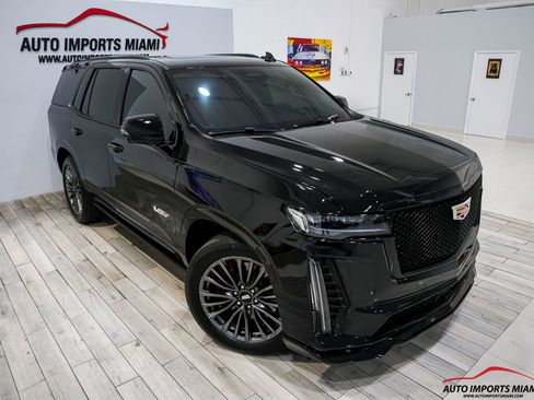 Used 2023 Cadillac Escalade V AWD/4WD image 30