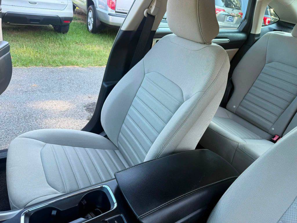Used 2018 Ford Fusion S FWD image 14