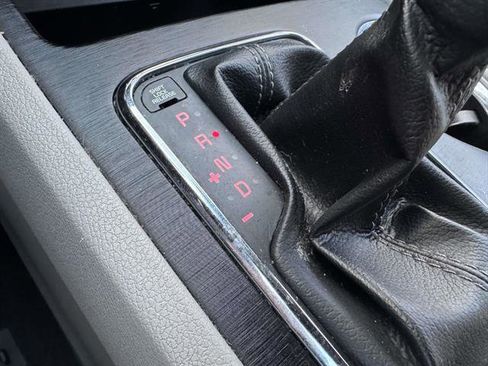 Used 2019 Kia Sedona LX image 19