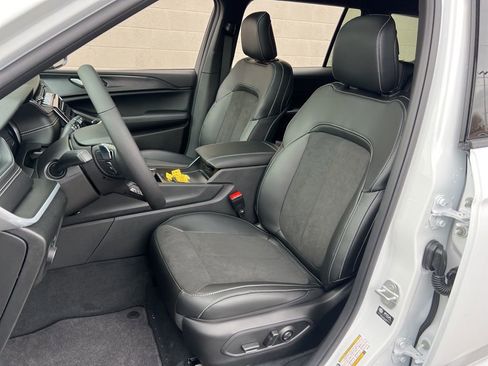 New 2025 Jeep Grand Cherokee L Altitude AWD/4WD image 22
