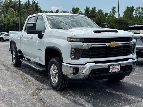 Used 2025 Chevrolet Silverado 2500 LT w/ Convenience Package AWD/4WD image 2