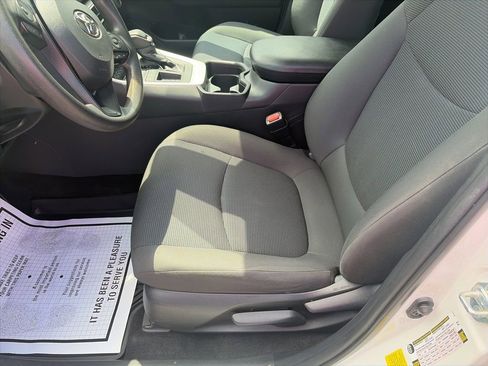Used 2020 Toyota RAV4 LE FWD image 15