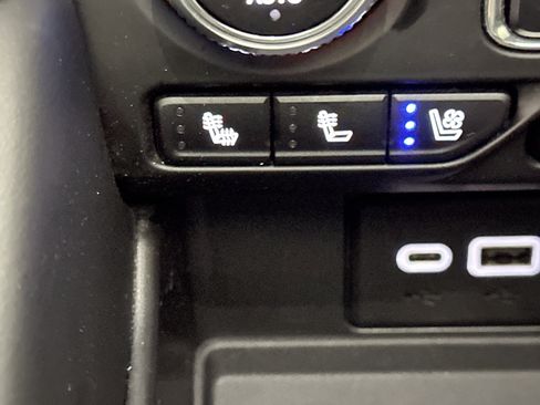 Used 2023 GMC Yukon XL AT4 image 40