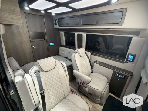 Used 2022 Mercedes-Benz Sprinter 2500 image 4