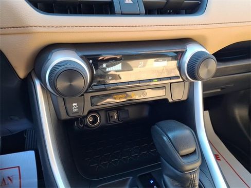 Used 2019 Toyota RAV4 LE image 17