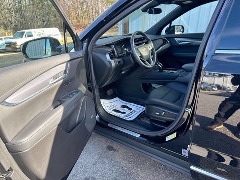 Used 2024 Cadillac XT6 Luxury AWD/4WD image 13