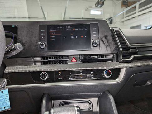 Certified 2024 Kia Sportage LX AWD/4WD image 34