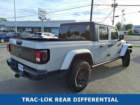 Used 2022 Jeep Gladiator Sport AWD/4WD image 3