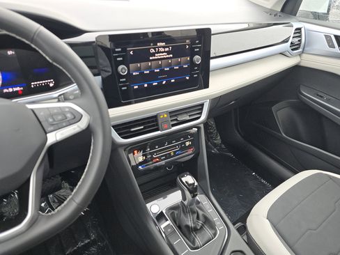 New 2026 Volkswagen Taos SE FWD image 21