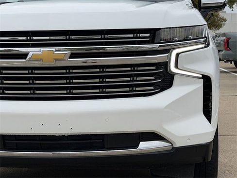 Used 2023 Chevrolet Suburban Premier image 9
