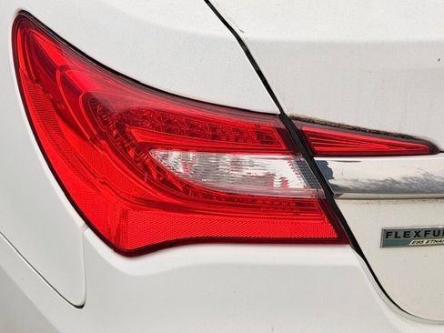 Used 2014 Chrysler 200 Touring image 10