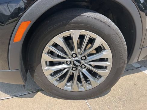 Certified 2025 Cadillac XT4 Premium Luxury FWD image 37