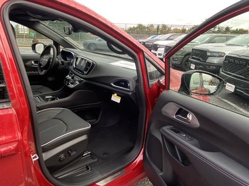 New 2026 Chrysler Pacifica Limited w/ S Appearance Package image 28