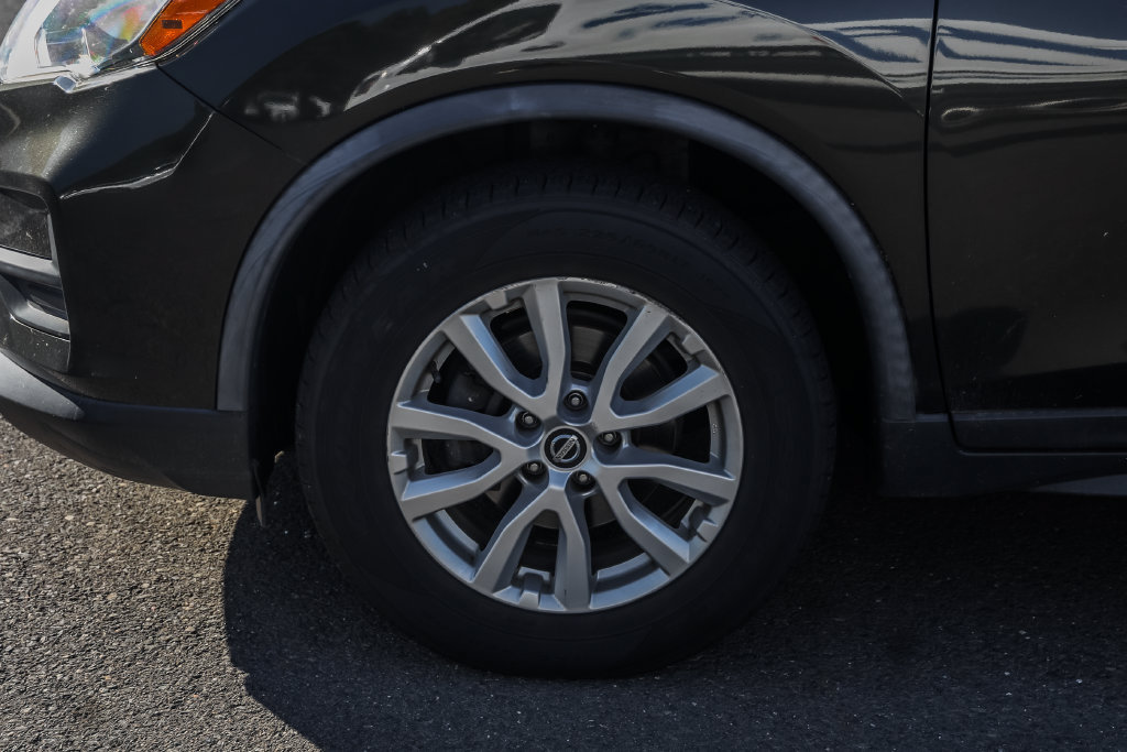 Used 2017 Nissan Rogue SV AWD/4WD image 9