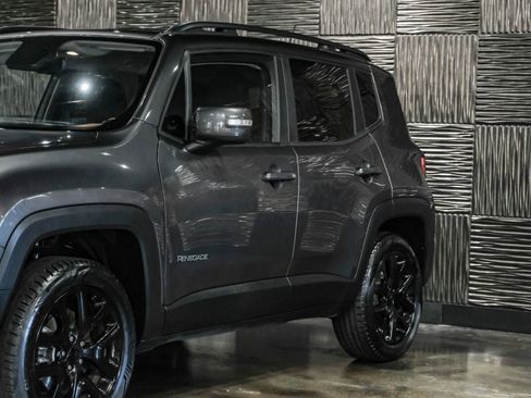 Used 2017 Jeep Renegade Altitude AWD/4WD image 7
