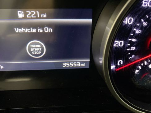Used 2024 Kia Carnival EX FWD image 17