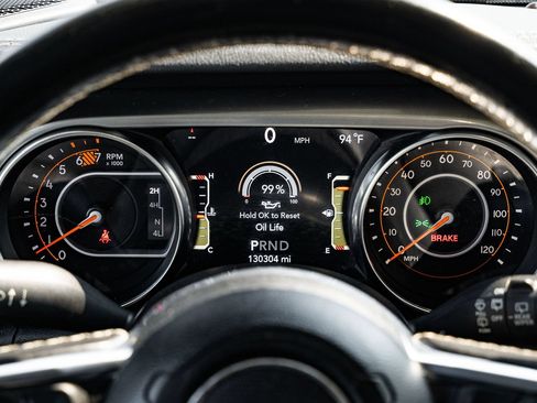 Used 2021 Jeep Wrangler Unlimited Sahara AWD/4WD image 28