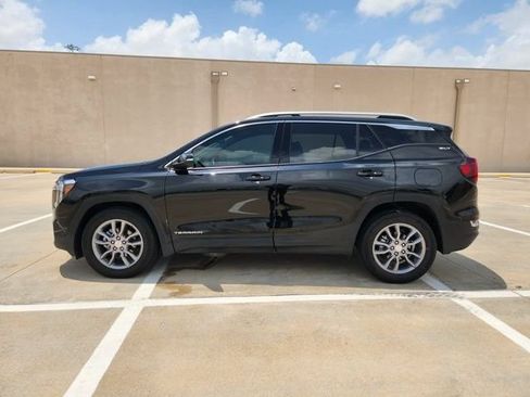 Used 2024 GMC Terrain SLT FWD image 3