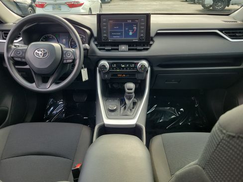 Used 2022 Toyota RAV4 LE AWD/4WD image 9