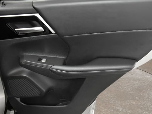 Used 2024 Mitsubishi Outlander SE FWD image 15