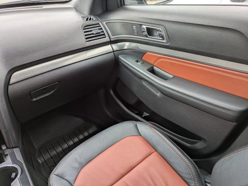 Used 2019 Ford Explorer XLT w/ Equipment Group 202A image 15