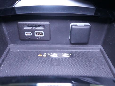 Used 2022 Buick Envision Avenir w/ Technology Package II FWD image 40