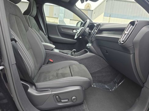 Certified 2023 Volvo C40 P8 Recharge Ultimate w/ Protection Package Premier AWD/4WD image 11