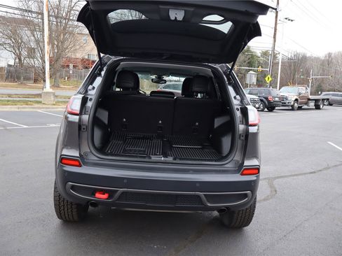 Used 2019 Jeep Cherokee Trailhawk image 4