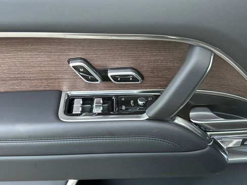 New 2025 Land Rover Range Rover SE image 14