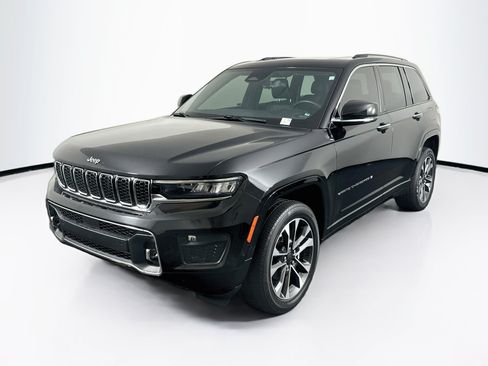 Used 2022 Jeep Grand Cherokee Overland w/ Luxury Tech Group IV RWD image 3